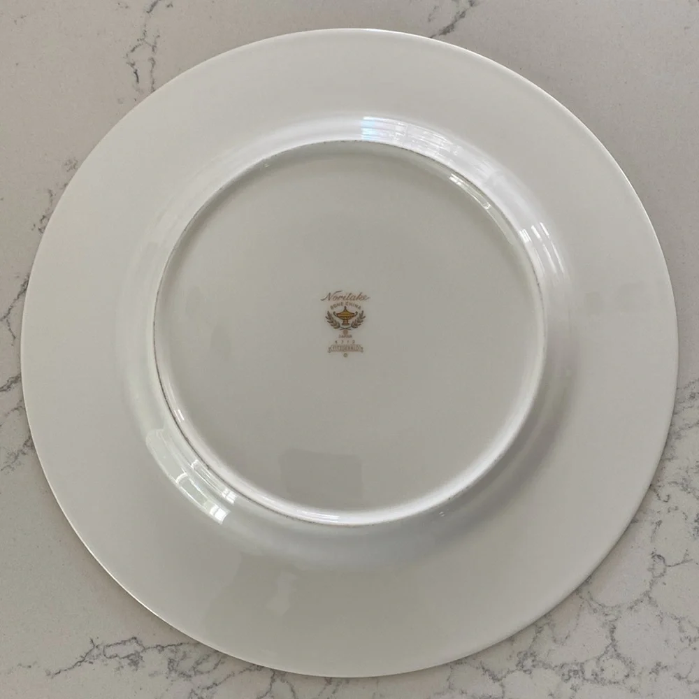 Noritake Fitzgerald | Set of 4 Bone China Dinner Plates (Marbled Green/Gold)